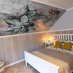 Large With Sauna, Jacuzzi And Pool *