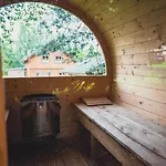 Large With Sauna, Jacuzzi And Pool Сasa de vacaciones Perlino