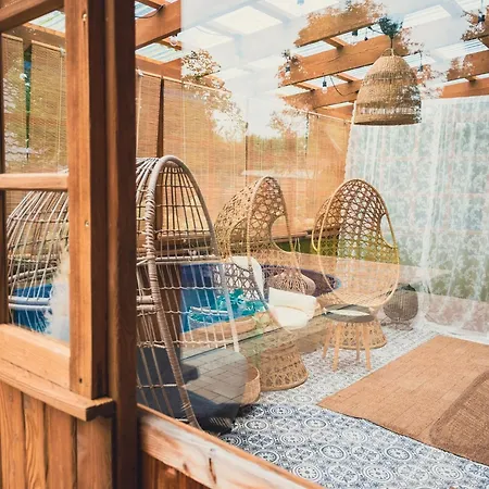 Large With Sauna, Jacuzzi And Pool Casa vacanze Perlino