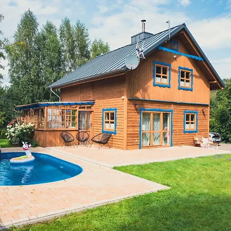 Detached House With Large Garden, Pool, Sauna And Jacuzzi, Holiday home