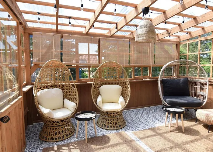 Large With Sauna, Jacuzzi And Pool Prázdninový dům Perlino