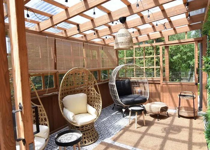 Prázdninový dům Large With Sauna, Jacuzzi And Pool